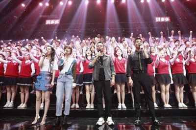 《天天向上》攜手《中國機長》 一場致敬英雄的熒屏交響，如何實現(xiàn)話題與口碑的雙贏？